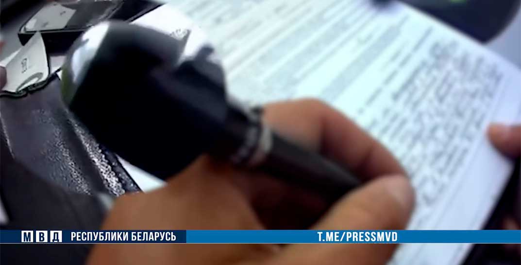 «Забудьте даже эту мысль». Предупреждения инспекторов ГАИ не возымели действия — в Горецком районе жительницу Орши задержали за попытку дачи взятки