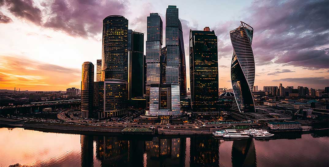 Сотни иностранных компаний, собиравшихся уйти из России, передумали и остались
