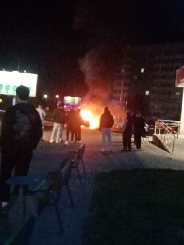 Вчера поздним вечером на Габровской в Могилеве горел автомобиль
