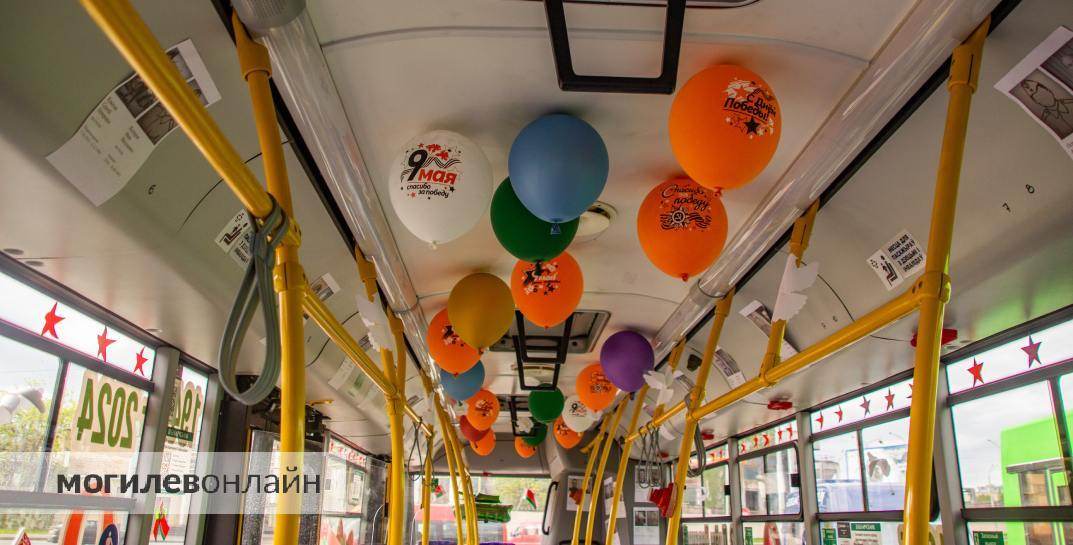 Посмотрите, как в Могилеве украсили автобус ко Дню Победы