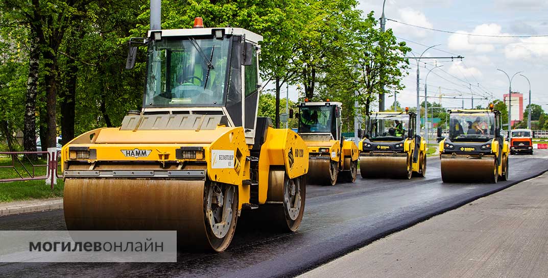 Сегодня укладывают асфальт от кольца Космонавтов до улицы Челюскинцев. Что там сейчас происходит?