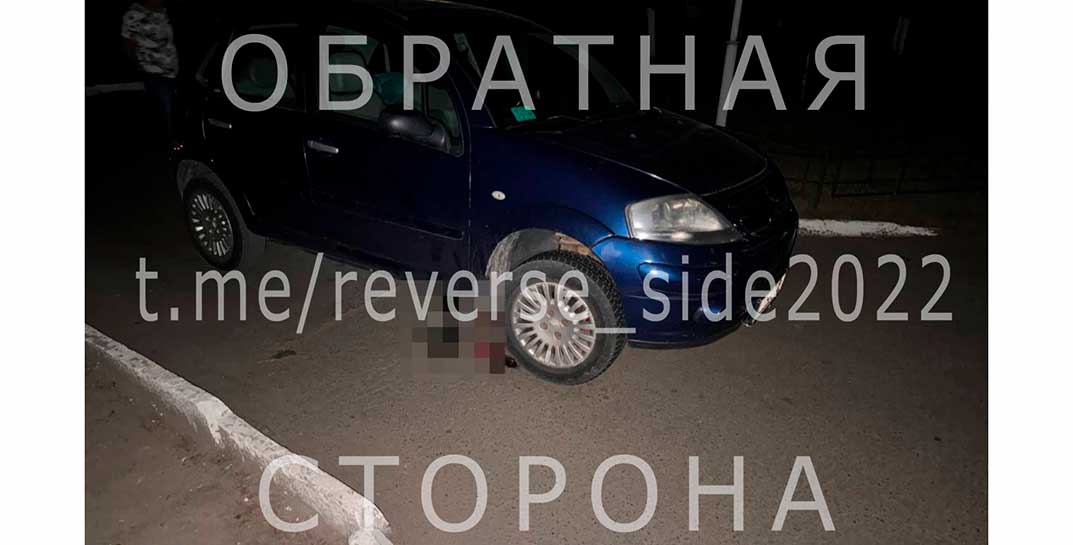 В Гомеле мужчина прилег отдохнуть посреди автостоянки — проснулся от того, что на него наехала легковушка