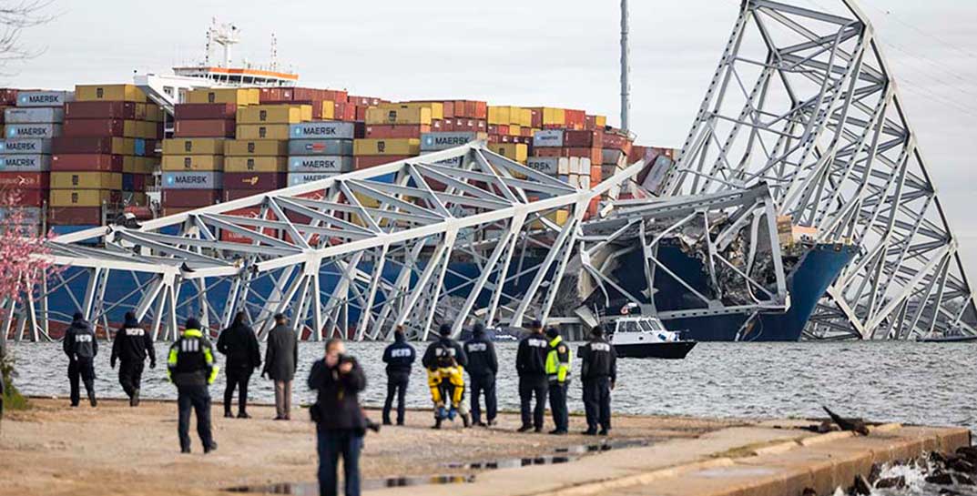 Помните мост в США, в который «не вписался» водный большегруз из Сингапура и разрушил огромную конструкцию? Теперь остатки сооружения взорвали