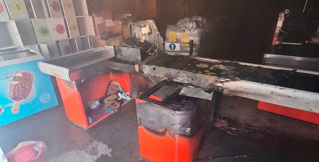 В Могилеве из-за короткого замыкания кассового аппарата загорелся магазин «Светофор»