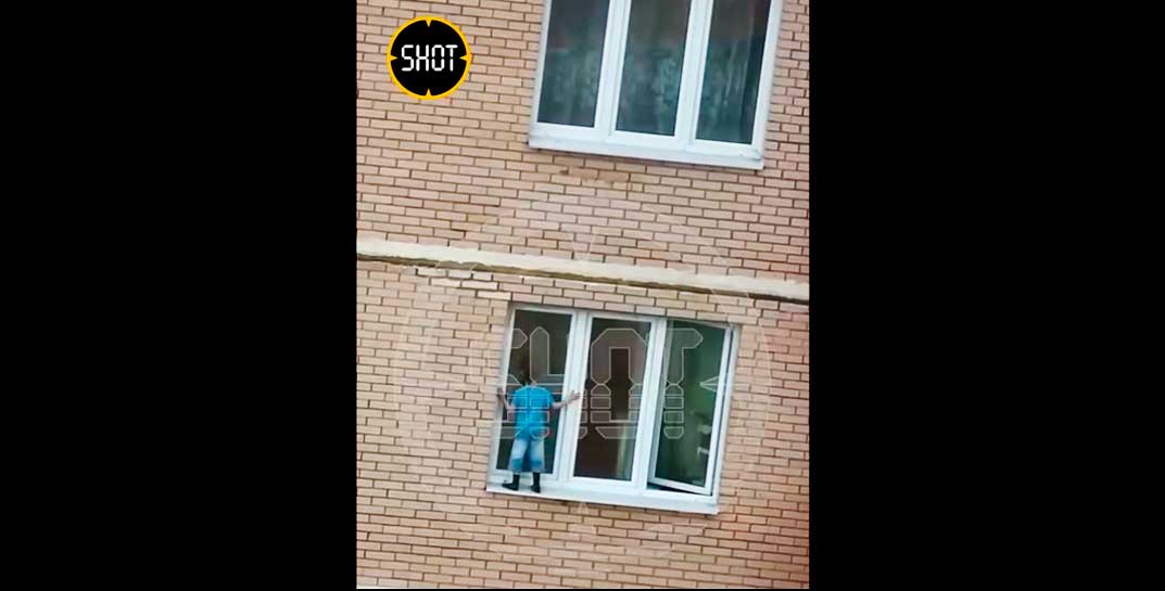 Жуткие кадры из подмосковной Балашихи — мальчик гуляет по карнизу на 11 этаже