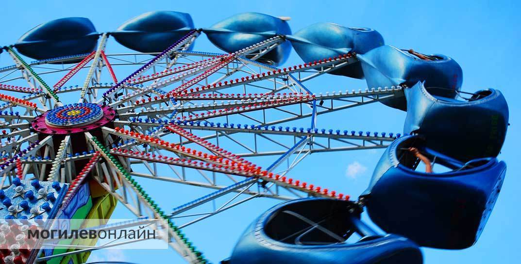 Выпавшую из аттракциона 11-летнюю лидчанку выписали из больницы. Мама рассказала о состоянии девочки