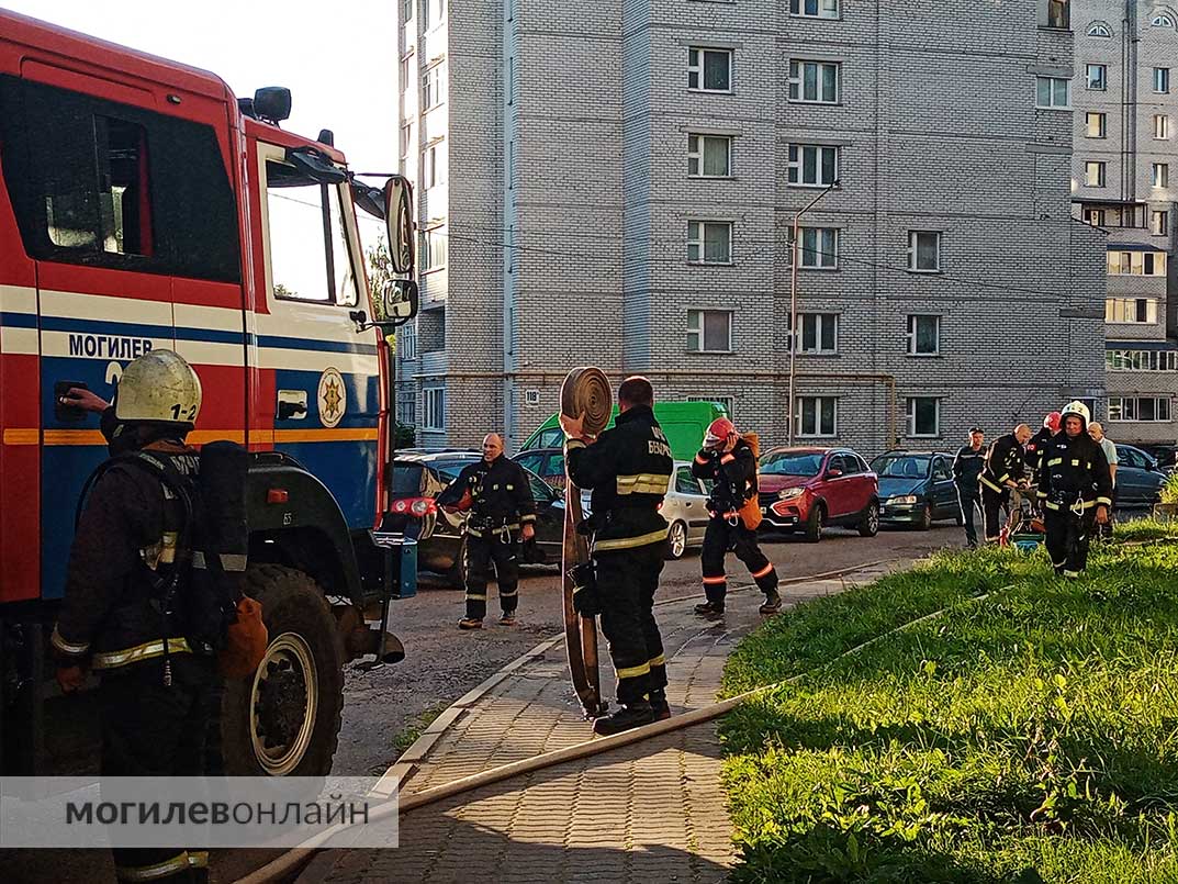 Утро в доме по улице Гришина началось с пожара — там в квартире загорелся матрас
