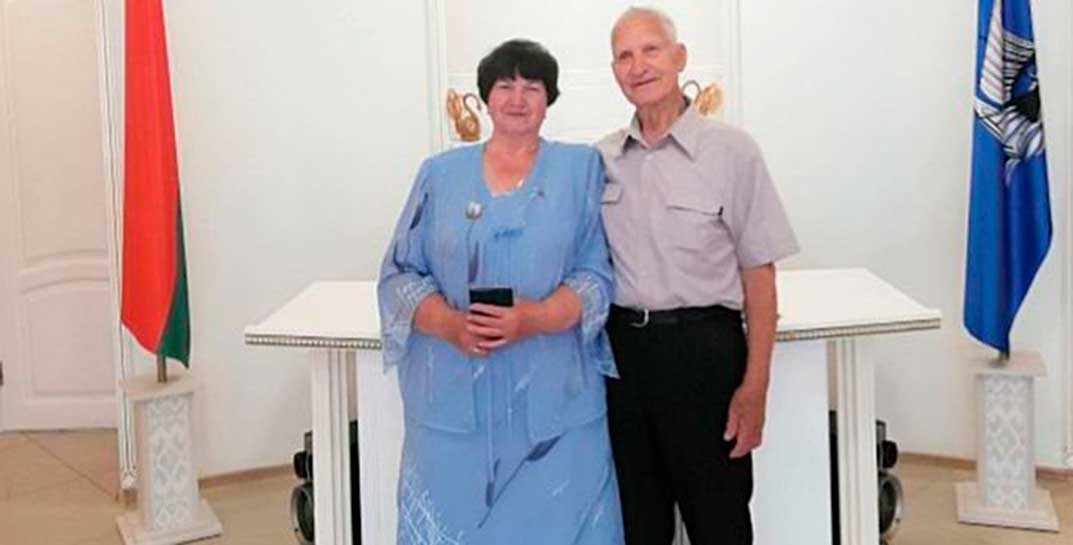 В Жлобине пара сыграла свадьбу после знакомства в TikTok. Невесте — 76, иностранному жениху — 87