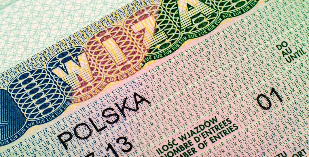 Польша существенно сократила выдачу виз белорусам в этом году