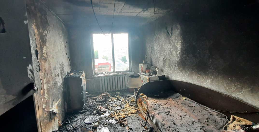 В могилевском общежитии из-за неисправного утюга загорелась комната
