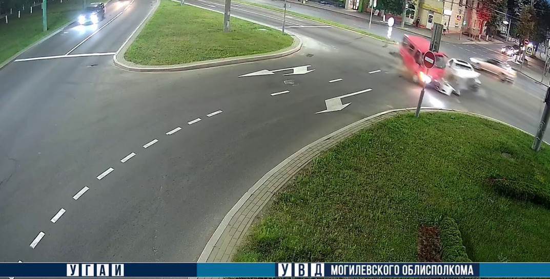 Могилевская ГАИ показала видео с моментом ДТП на Орджоникидзе и рассказала подробности