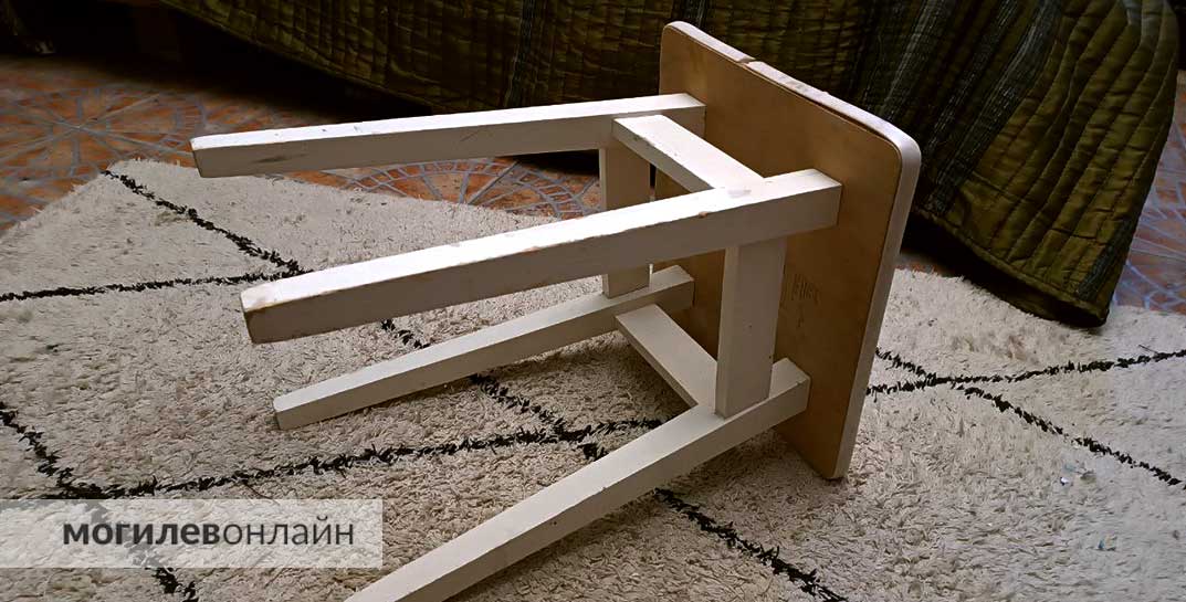 Житель Белыничского района решил, что знакомый украл у него печную трубу. За это он буквально размолотил стул у него на голове