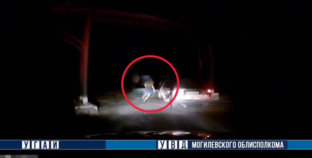 В Кричевском районе 20-летний бесправник устроил гонки с ГАИ, а потом пытался убежать — не получилось