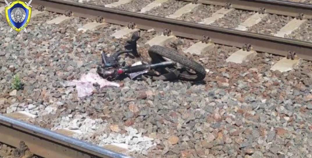 В Столбцовском районе мотоцикл попал под пассажирский поезд — погибла пара байкеров