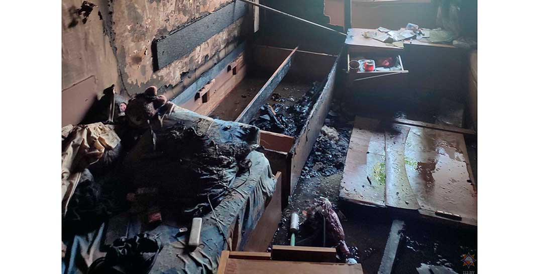 В Могилеве из-за оставленного в розетке зарядного устройства загорелась комната в общежитии технологического колледжа