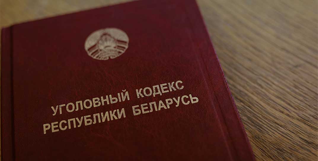 Чиновнице, по чьей вине в приемной семье оказалась девочка, которую насиловал отец, присудили 2,5 года колонии-поселения — а затем освободили от наказания и сняли судимость