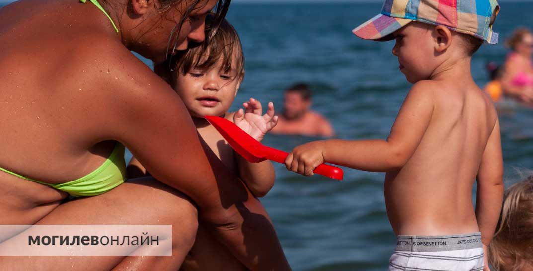 В МВД напомнили, что детям младше 14 лет запрещено посещать пляжи без сопровождения взрослых