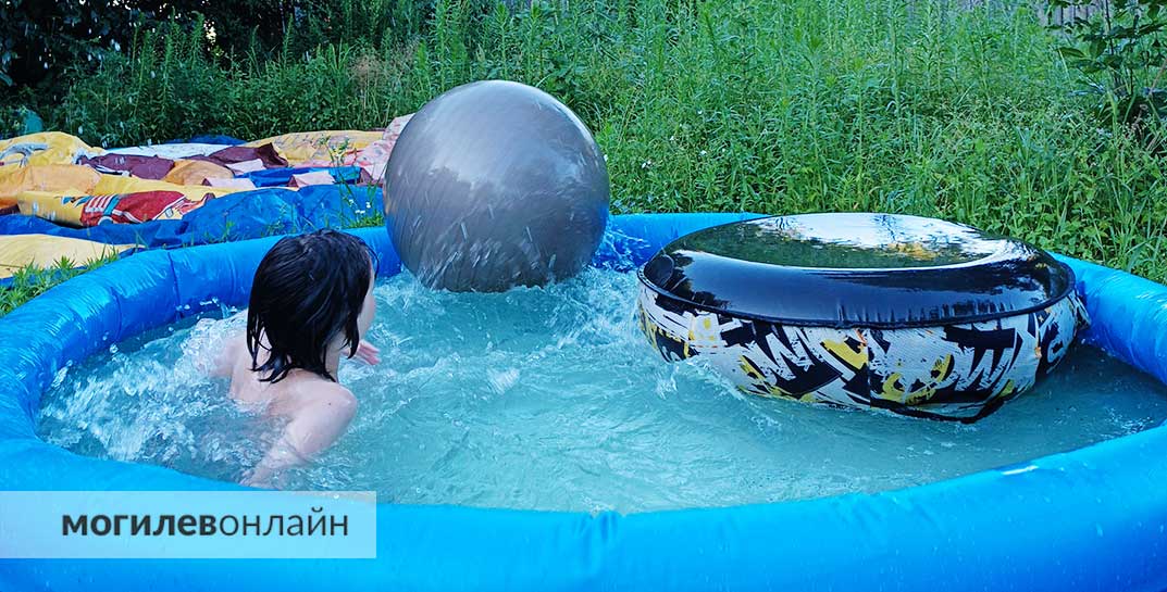«Опасные надувные и деревянные игрушки, наборы для купания и игрушечное оружие» — в Могилеве в сети детских магазинов обнаружили некачественные товары