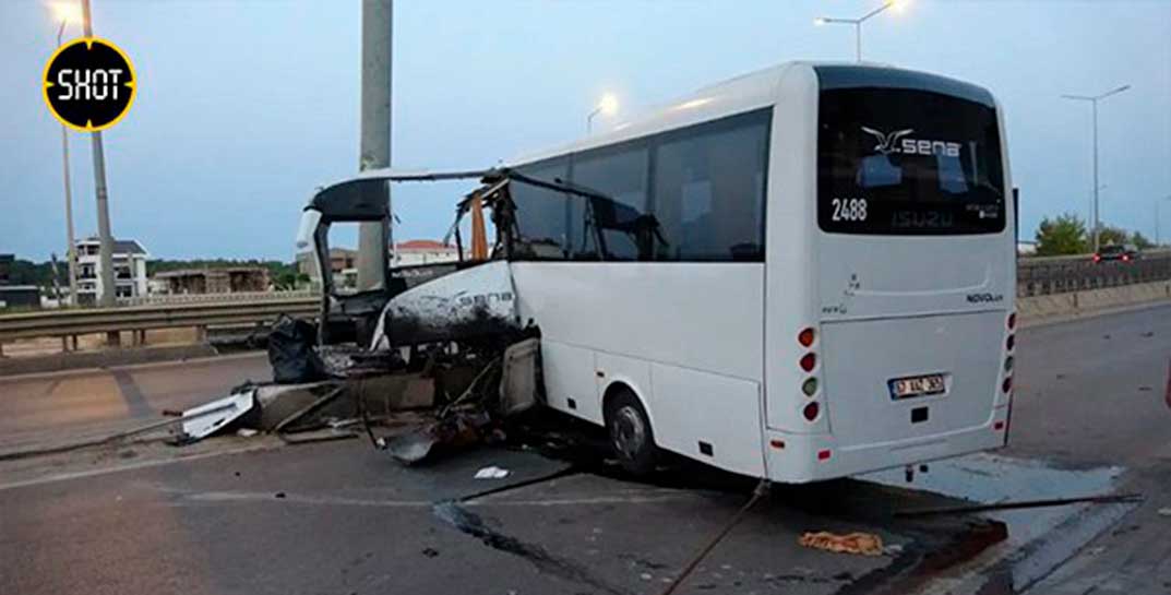 Автобус с российскими и белорусскими туристами попал в ДТП в Анталье. Есть пострадавшие