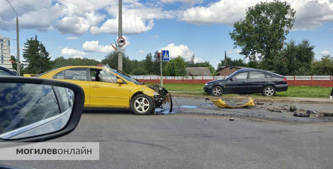 В Буйничах случилось серьезное ДТП с двумя легковушками