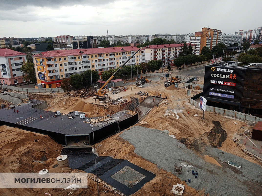 Продолжается строительство подземного пешеходного перехода в Могилеве — так выглядит стройка сейчас