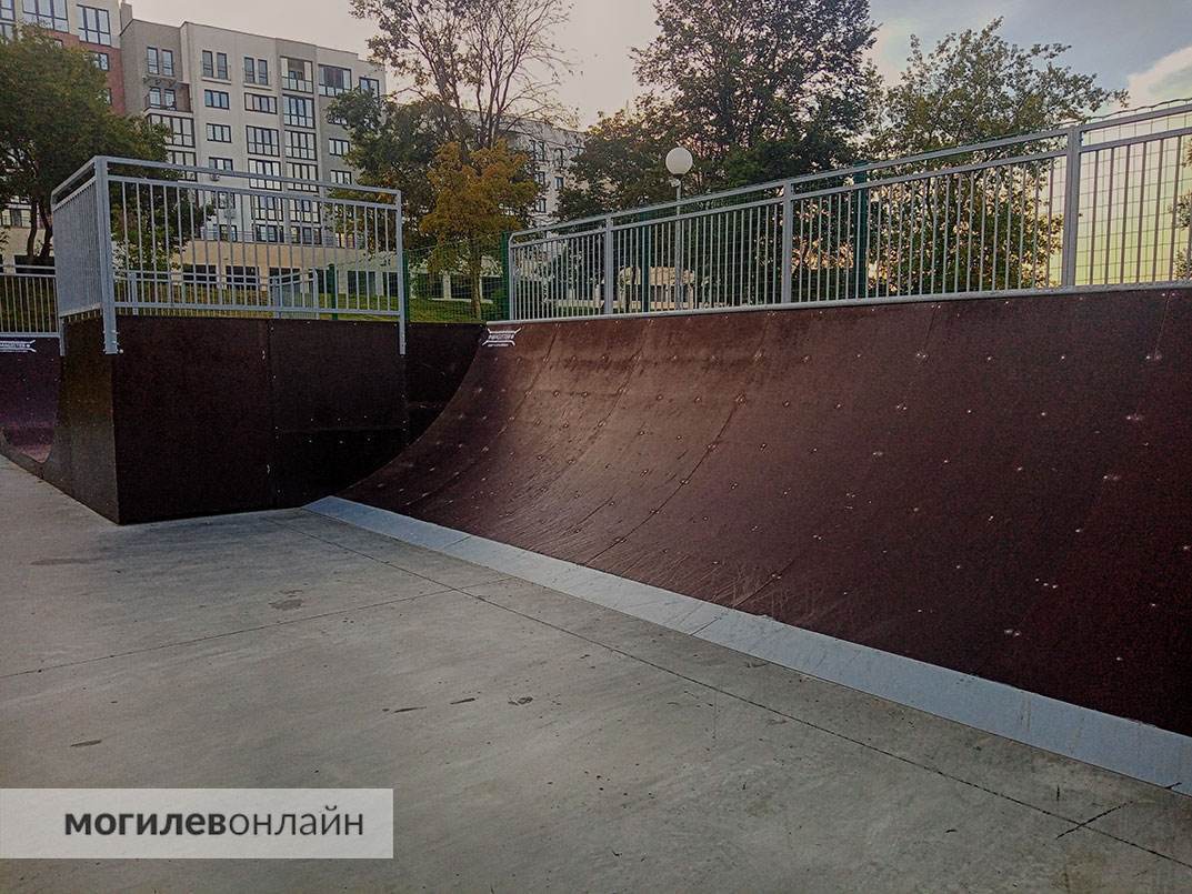 В центре Могилева появился новый современный скейт-парк. Посмотрели, что там есть