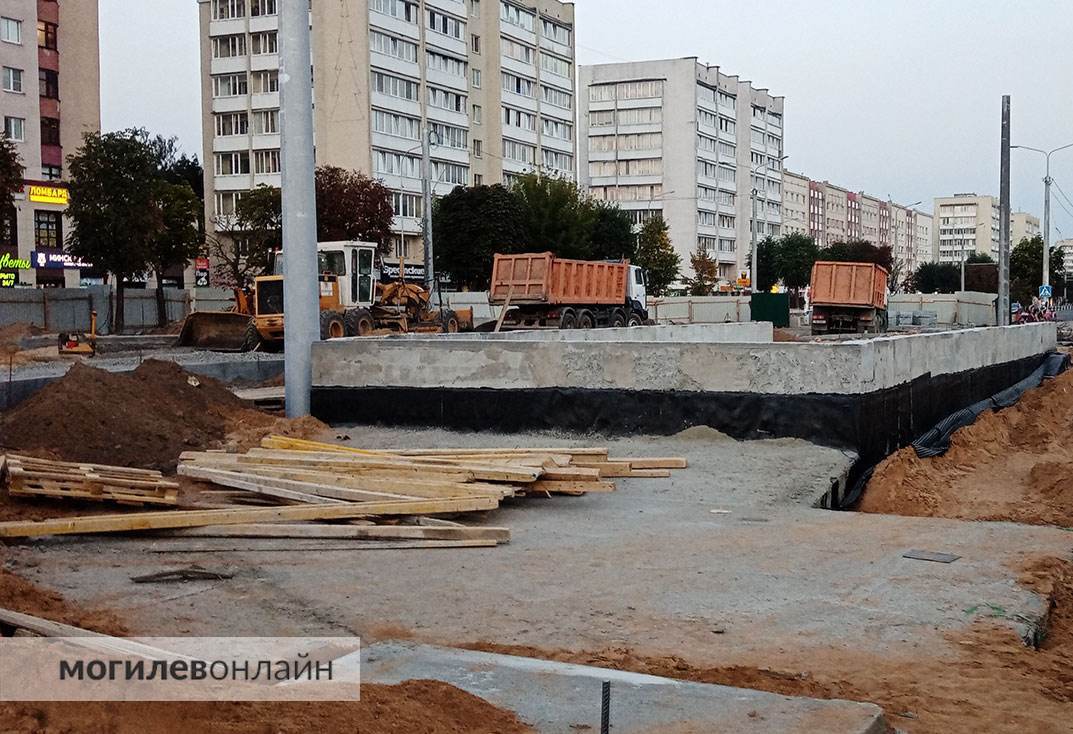 Стройка подземного пешеходного перехода в Могилеве близится к финалу — уже появился тот самый тоннель