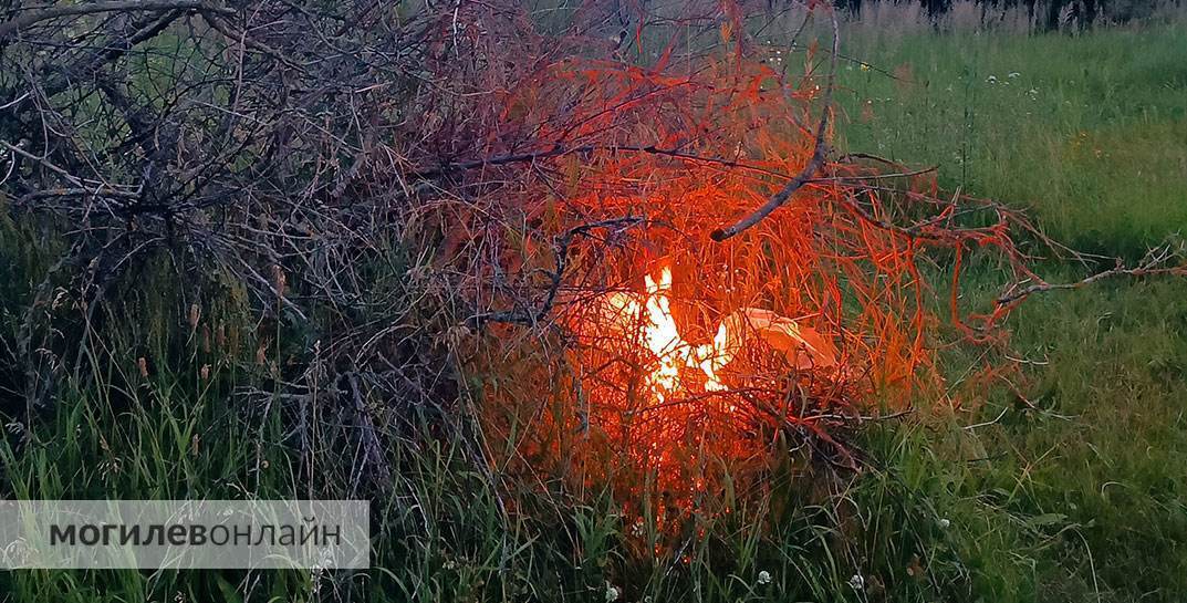 У белоруса обгорело лицо, когда он сжигал мусор на приусадебном участке. Как так вышло?