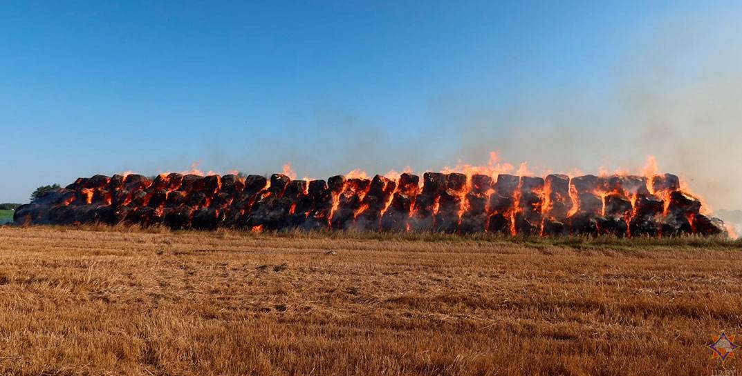 На поле в Кричевском районе сгорело 120 тонн соломы. Есть пострадавший