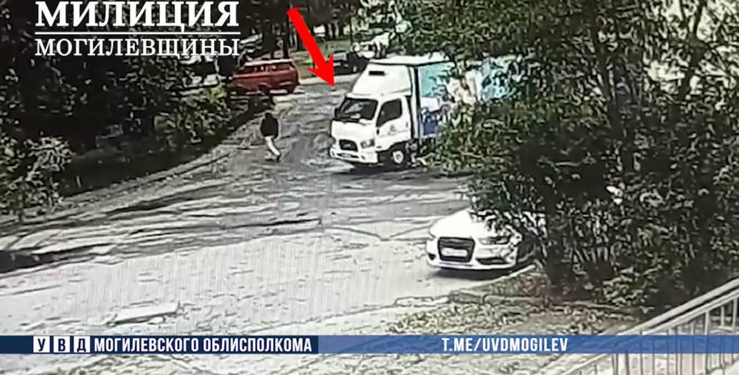 В Могилеве водитель забыл закрыть машину и остался без документов и денег