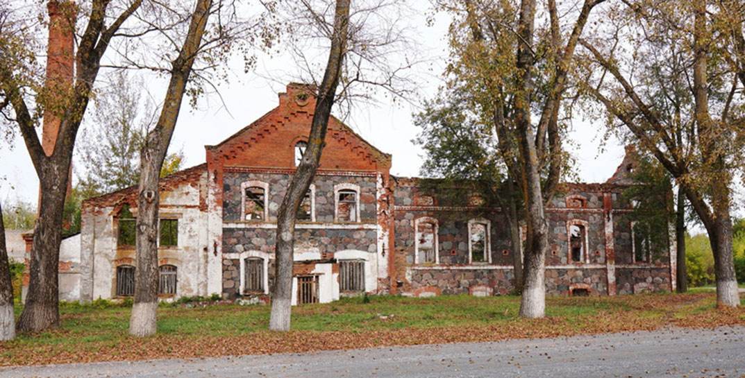 В Беларуси на продажу выставили уникальный лот — усадьбу рода ВКЛ, где работал учителем Янка Купала. Сколько просят?