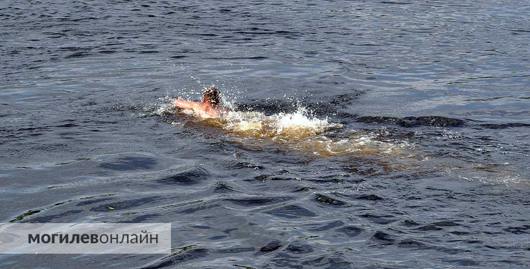 В такую-то погоду 19-летний могилевчанин решил поплавать в Днепре! Вот что из этого вышло