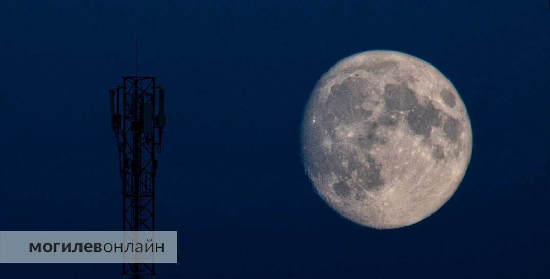 Сегодня ночью белорусы могут увидеть самую большую и яркую Луну года