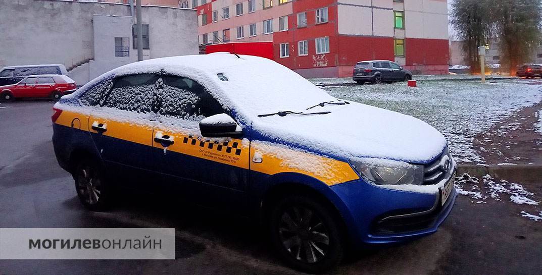 «И поездка дешевле, и в реестре быть не надо». Белорусы нашли лазейку в новых нормах работы такси