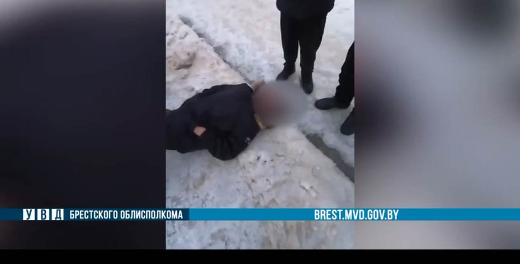 В Барановичах подростки издевались над сверстниками, которых считали изгоями, а фото и видео с унижениями публиковали в телеграм-канале