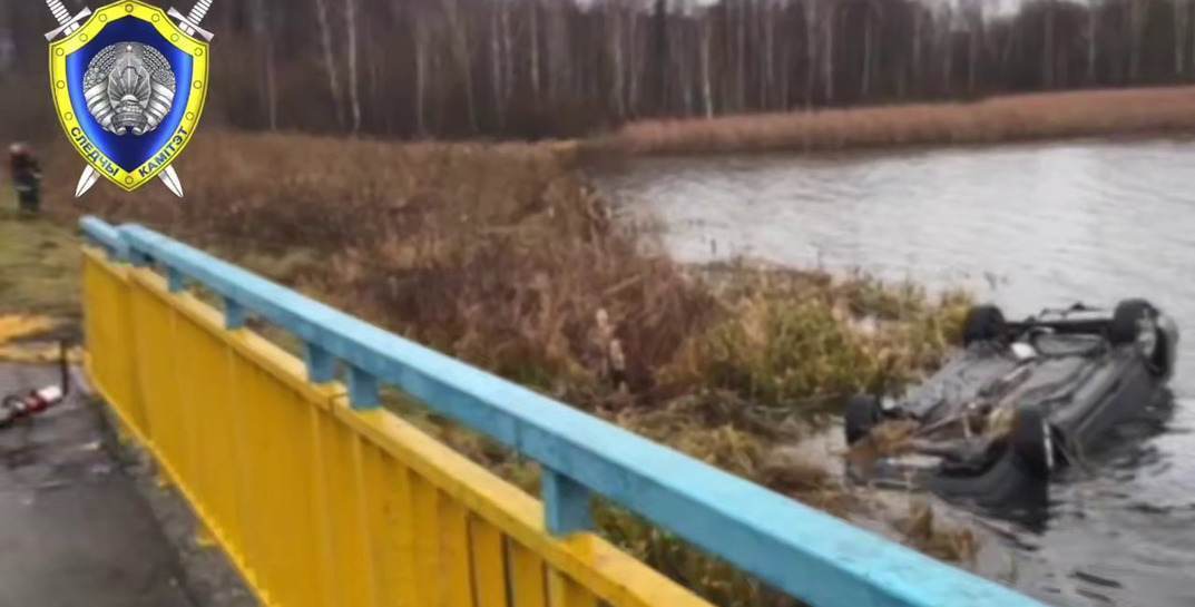 На Гродненщине автомобиль перевернулся и скатился в озеро — погиб 19-летний водитель