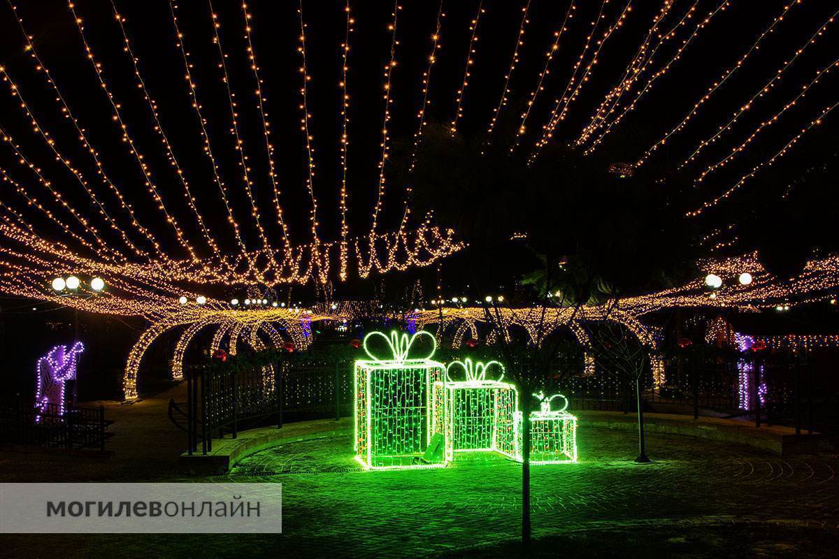 Подниколье — сияет! Посмотрите, как красиво в парке вечером