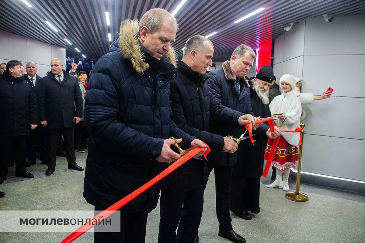 Первые пешеходы — пошли! Побывали на торжественном открытии подземки на перекрестке проспекта Пушкинского и улицы Островского в Могилеве