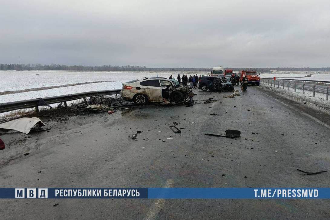 Еще одна страшная авария — под Минском столкнулись Chevrolet и BMW. Два человека погибли