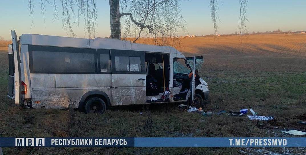 Под Минском опрокинулась маршрутка — семь пассажиров доставлены в больницу