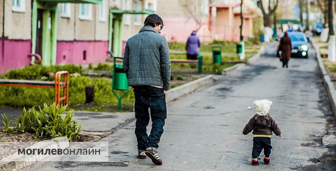 Жительница Горок родила дочь от мужчины, который живет в Туркменистане, и пошла в суд, чтобы доказать его отцовство. Получилось?