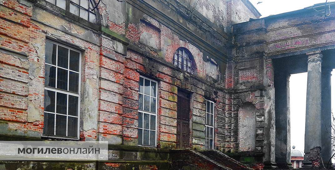 В Беларуси за базовую продают несколько древних усадеб. Смотрите, что за они