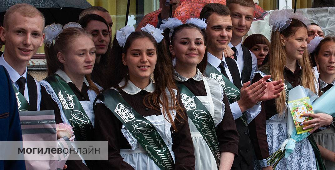 Стало известно, когда в школах Беларуси прозвенят последние звонки и пройдут выпускные