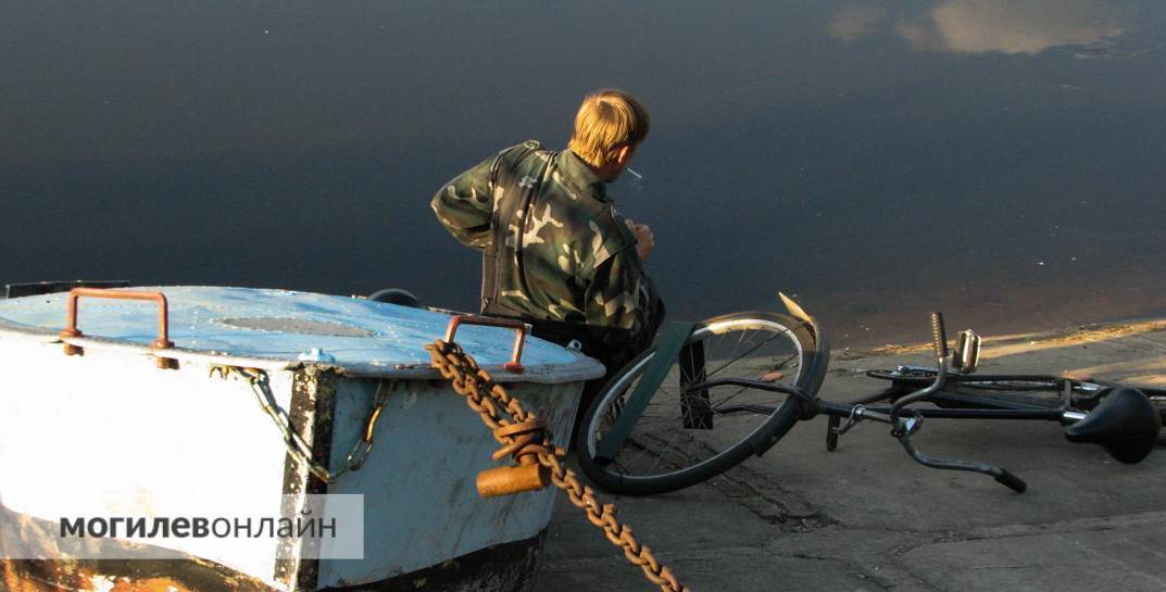 В Могилеве рыбаки выловили в Днепре краснокнижного усача — получили огромный штраф и не только