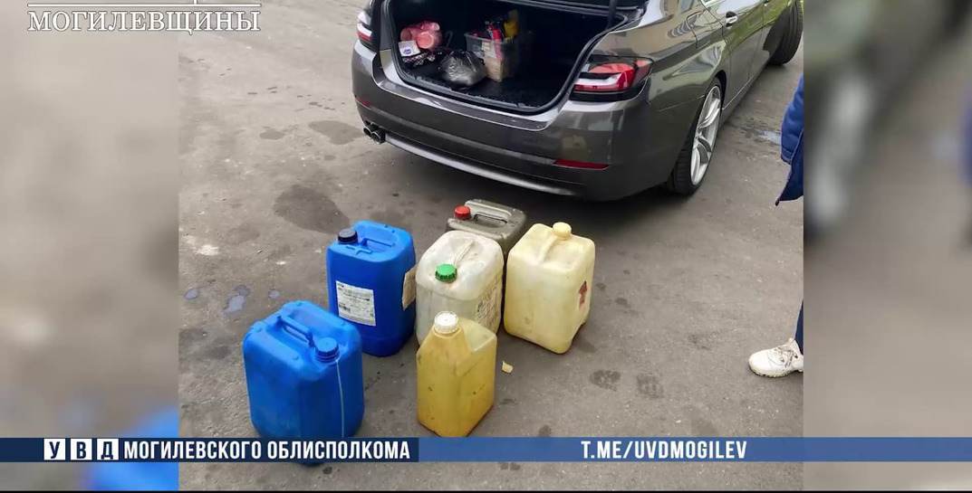 Четверо водителей воровали дизтопливо на работе и продавали его знакомым в Могилеве — ущерб составил больше 27 тысяч рублей