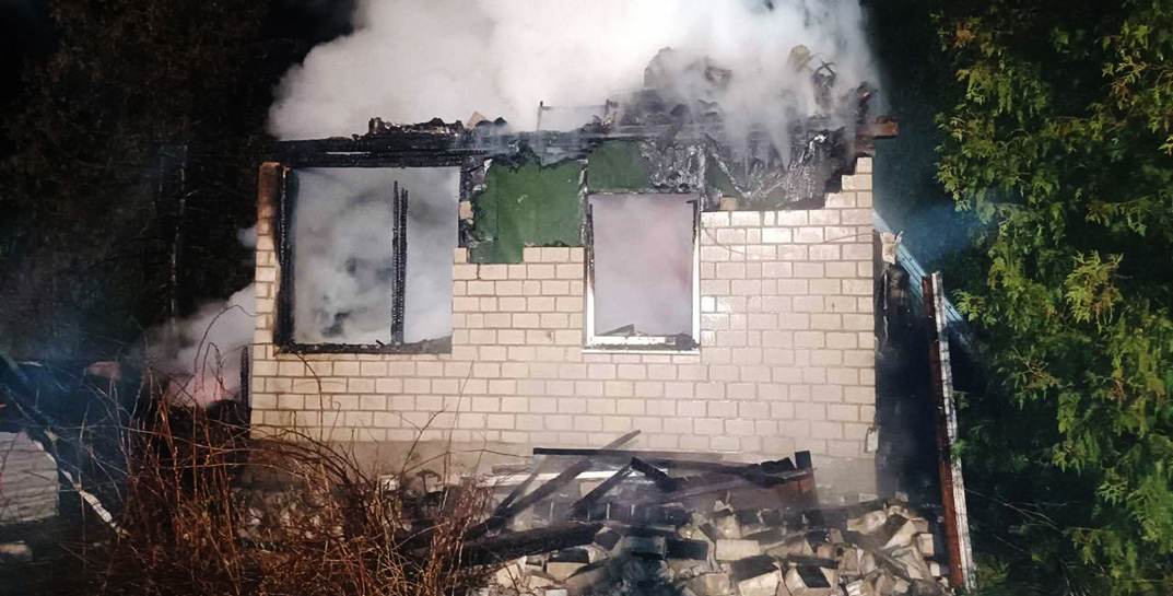 В Осиповичском районе на пожаре погибли супруги — 90-летние дедушка и бабушка