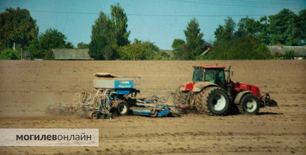 В Кличевском районе четверо сотрудников сельхозпредприятия работали сверхурочно больше нормы и не могли сходить на выходные — один из них пожаловался в прокуратуру