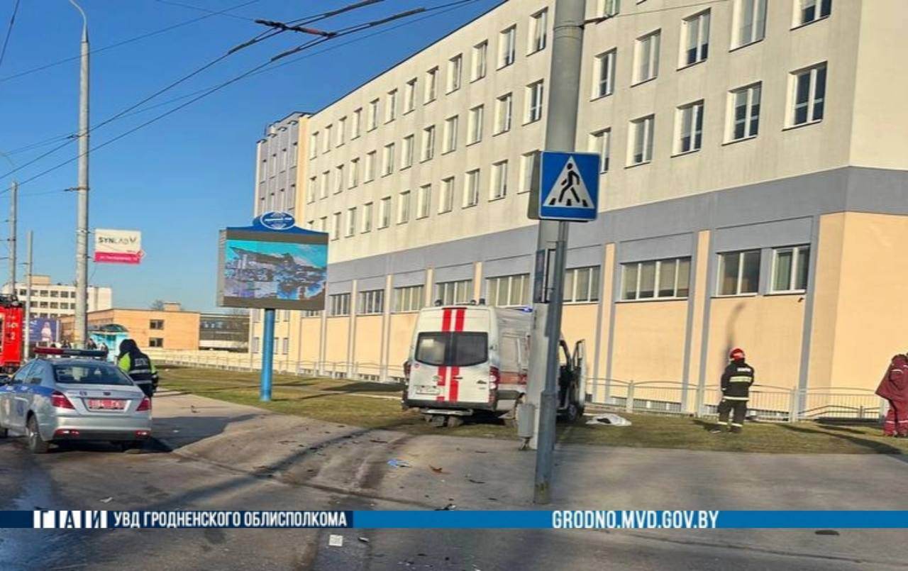 В аварии с машиной скорой помощи погибла 19-летняя гродненка