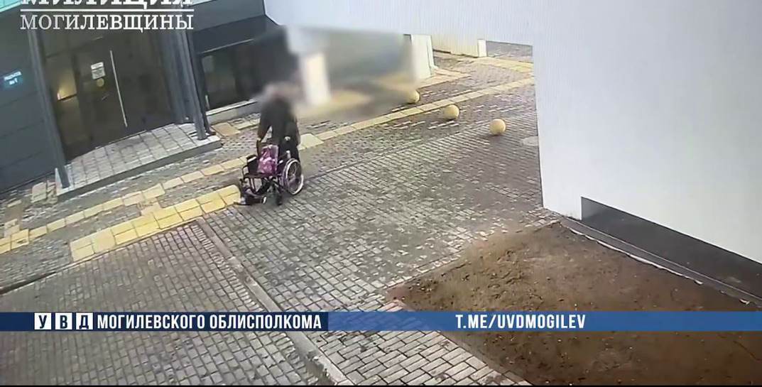 В Могилеве мужчина украл инвалидную коляску из больницы