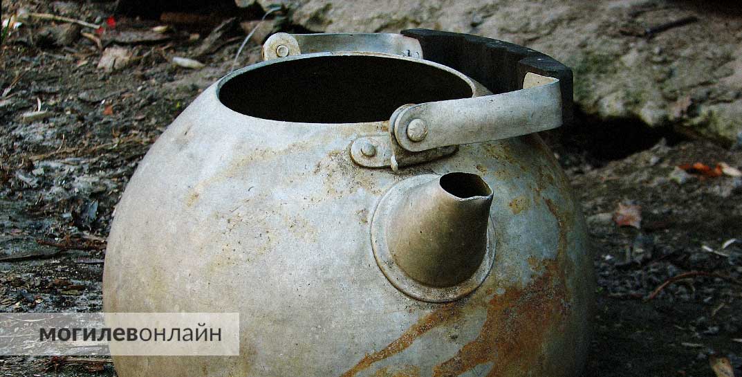 В Лиде мужчина хранил 6 тысяч рублей… в чайнике — и сильно пожалел